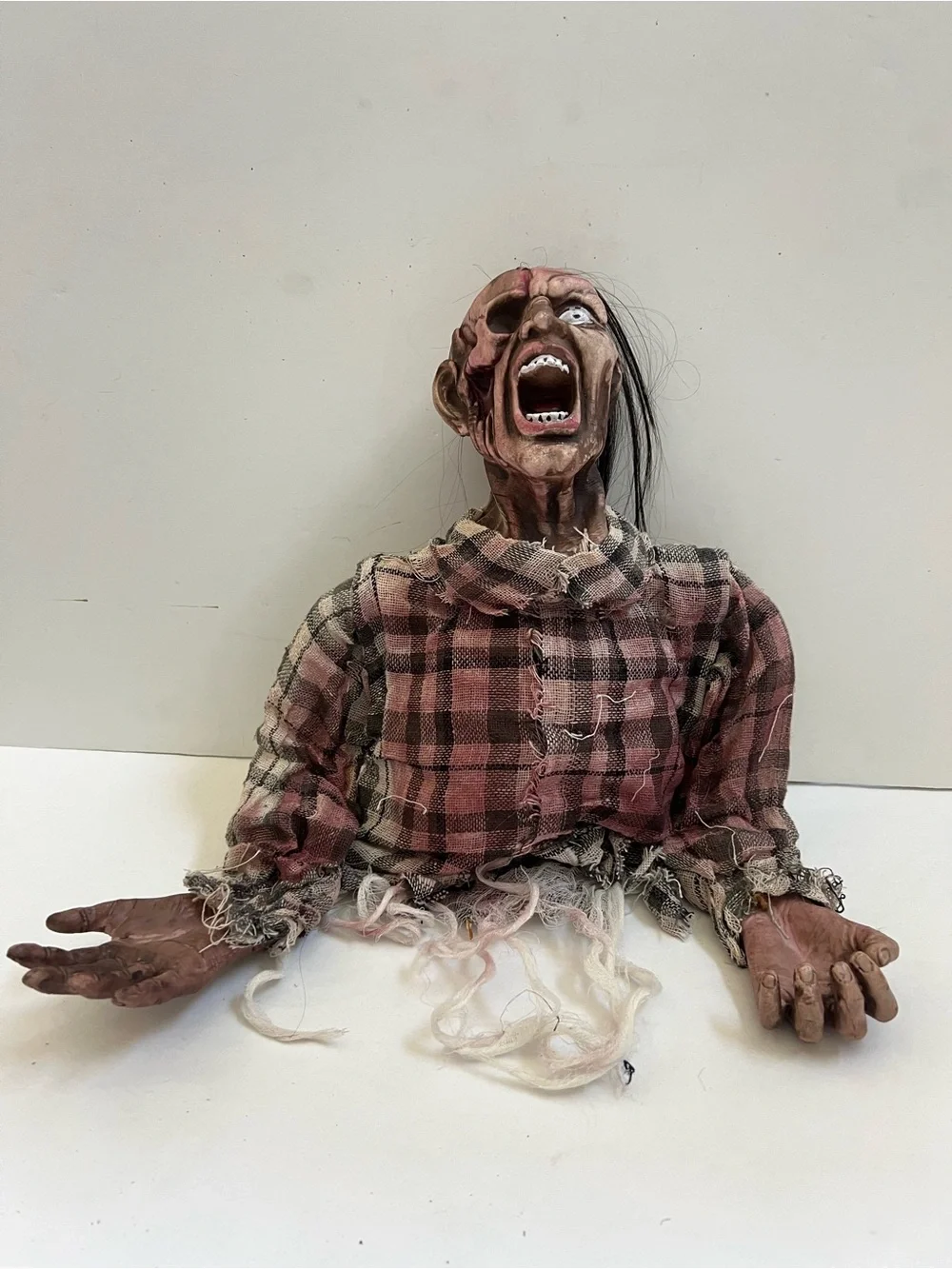 Zombie Torso Halloween Prop Severed Head Horror Haunted House Decor Screaming